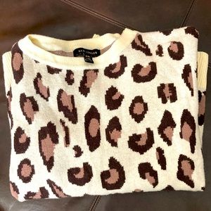 Qed London women’s sweater crew neck s/m cream with brown animal print